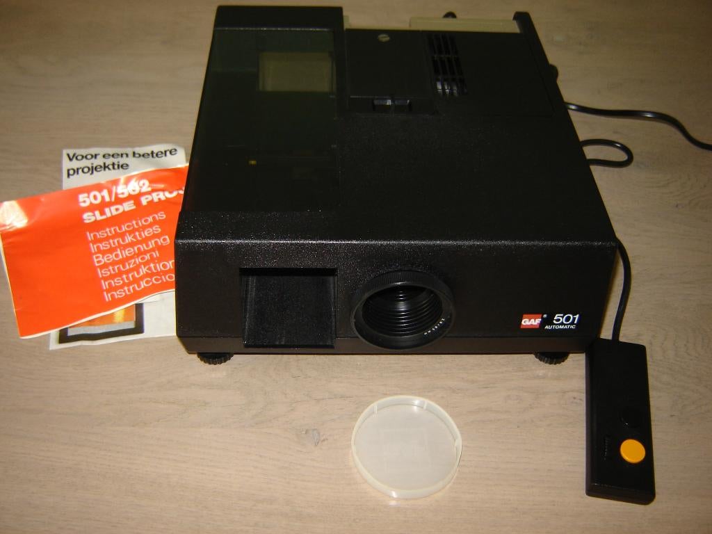 DIAPROJECTOR  MET AFSTANDSBEDIENING !!!, Audio, Tv en Foto, Diaprojectors, Ophalen of Verzenden, Zo goed als nieuw