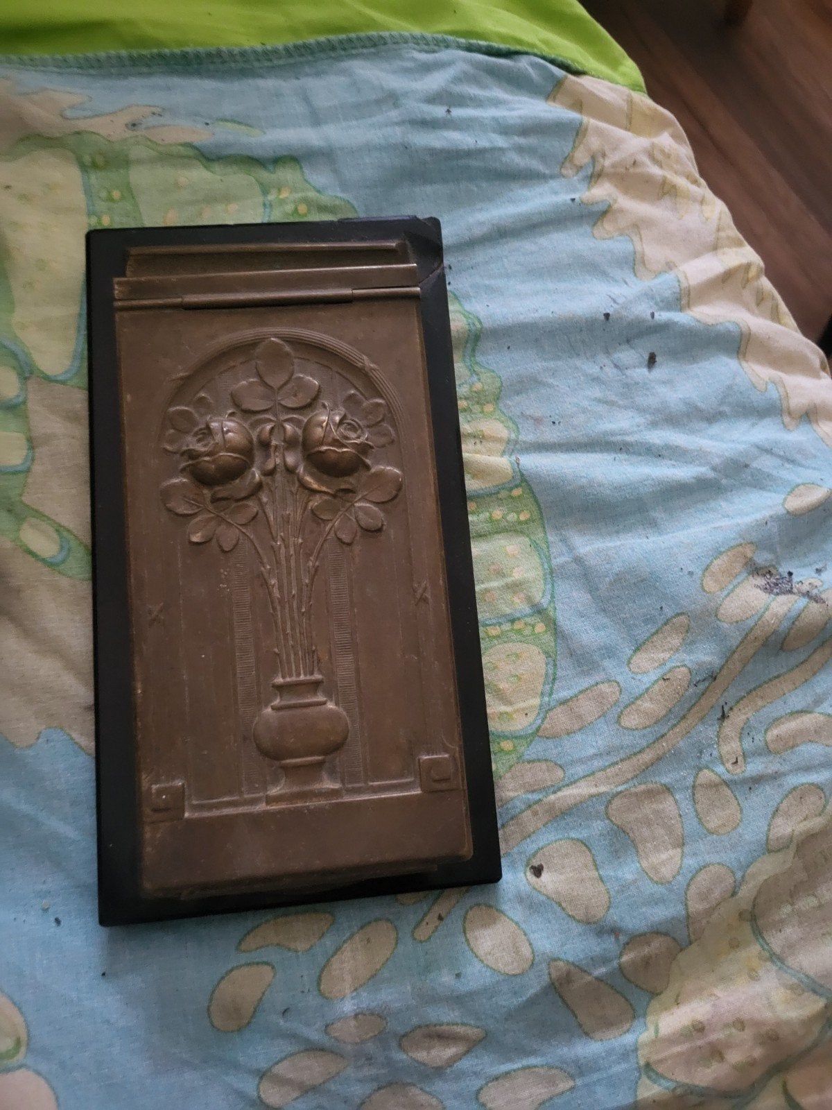 Antiek bronzen rozen reliëf wanddecoratie. antieke blocknote, Ophalen of Verzenden
