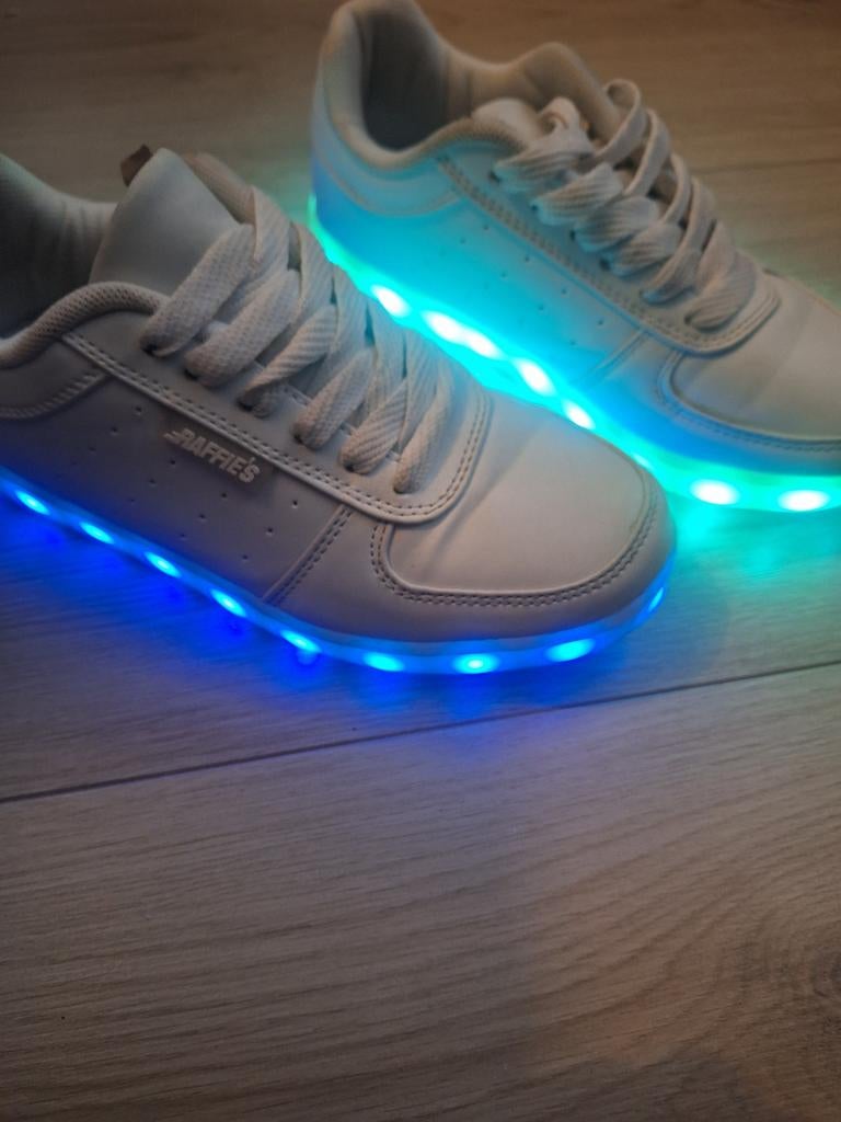 Witte Raffie's LED Sneakers - Maat 34, Ophalen of Verzenden, Zo goed als nieuw, Jongen of Meisje