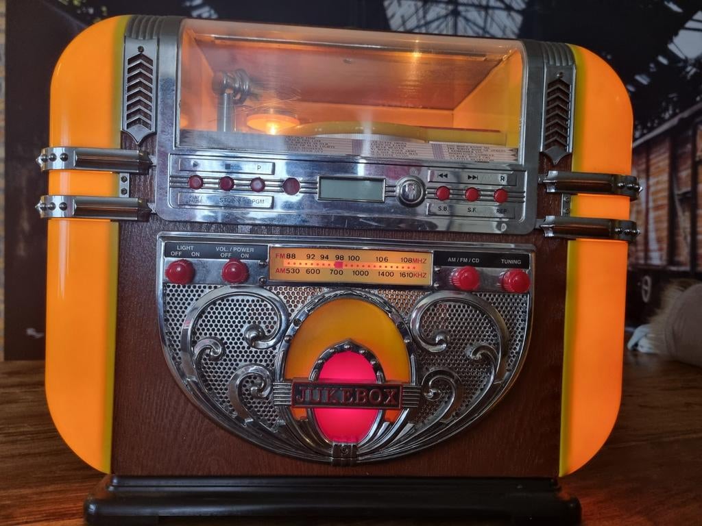 Retro Jukebox met CD-speler, Radio en Verlichting, Verzamelen, Automaten | Jukeboxen, Ophalen of Verzenden, Zo goed als nieuw