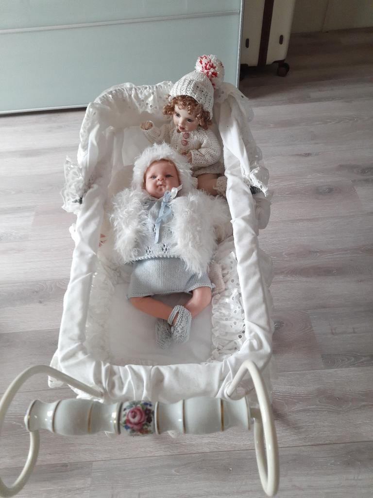 Poppenwagen met porseleinen poppen., Kinderen en Baby's, Ophalen, Zo goed als nieuw