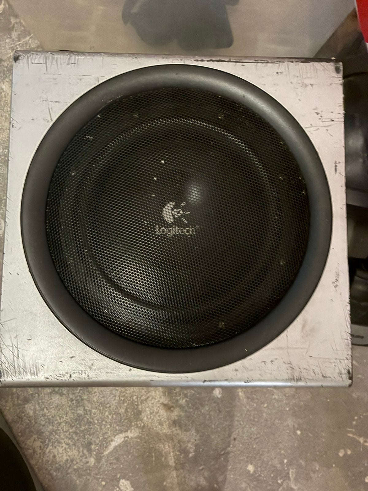 2 logitech woofers, Ophalen, Zo goed als nieuw