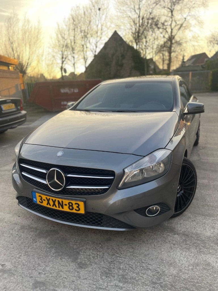 Mercedes-Benz A-Klasse A200 1.6 Blue Efficiency 2014 Grijs, Voorwielaandrijving, Zwart, Leder en Stof, 1595 cc