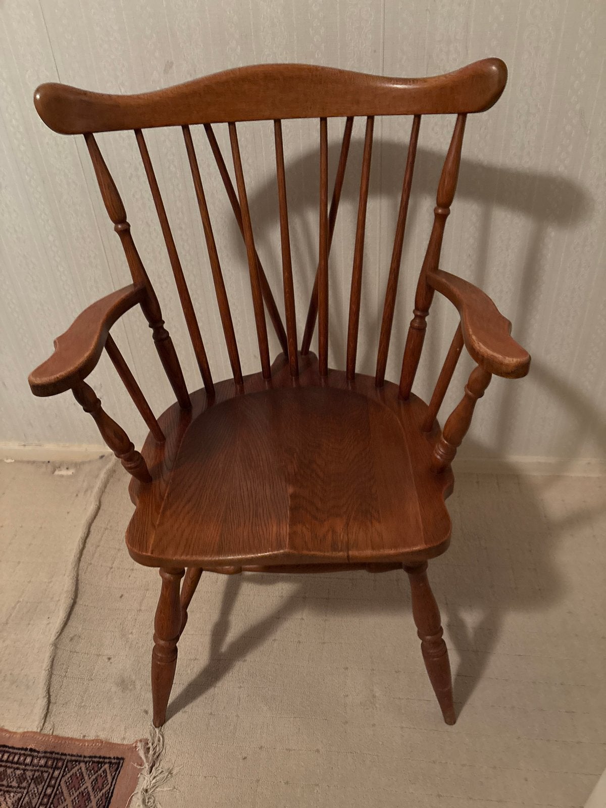 Klassieke houten Windsor stoel met armleuningen, Antiek en Kunst, Ophalen of Verzenden