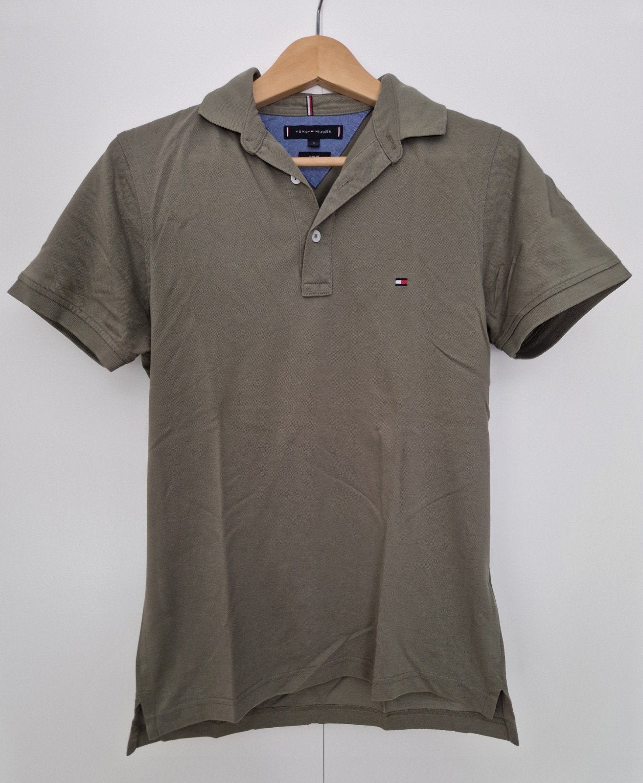 Bruin, groenige polo van Tommy Hilfiger slim fit maat S., Kleding | Heren, Polo's, Bruin, Tommy Hilfiger, Ophalen of Verzenden