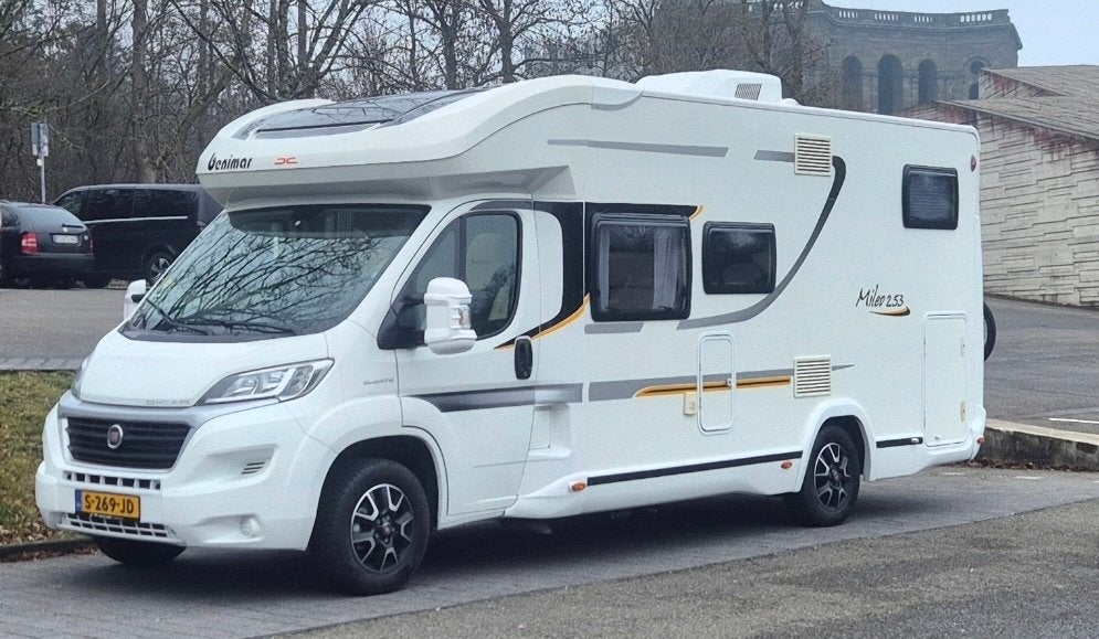 Benimar Mileo 253 BJ 2015, Vastbed, hefbed, stapelbed, airco, Caravans en Kamperen, Campers, Chemisch toilet, Standaard zit, Fiat
