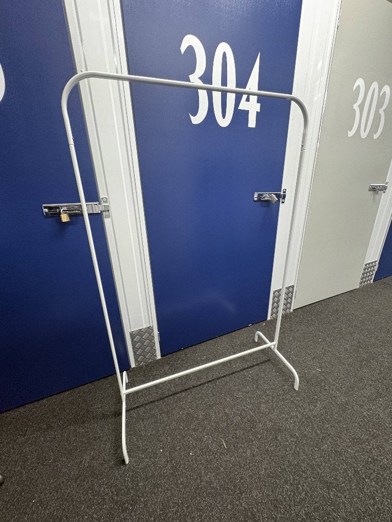 Wit IKEA kledingrek inclusief 12 houten kledinghangers, Ophalen, Gebruikt, Metaal, Kinderen en Volwassenen