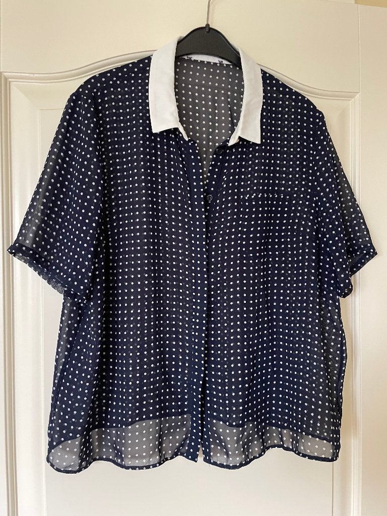 Donkerblauw bloesje met witte stippen, maat L, zgan, Kleding | Dames, Blouses en Tunieken, Verzenden, Zo goed als nieuw, Maat 42/44 (L)