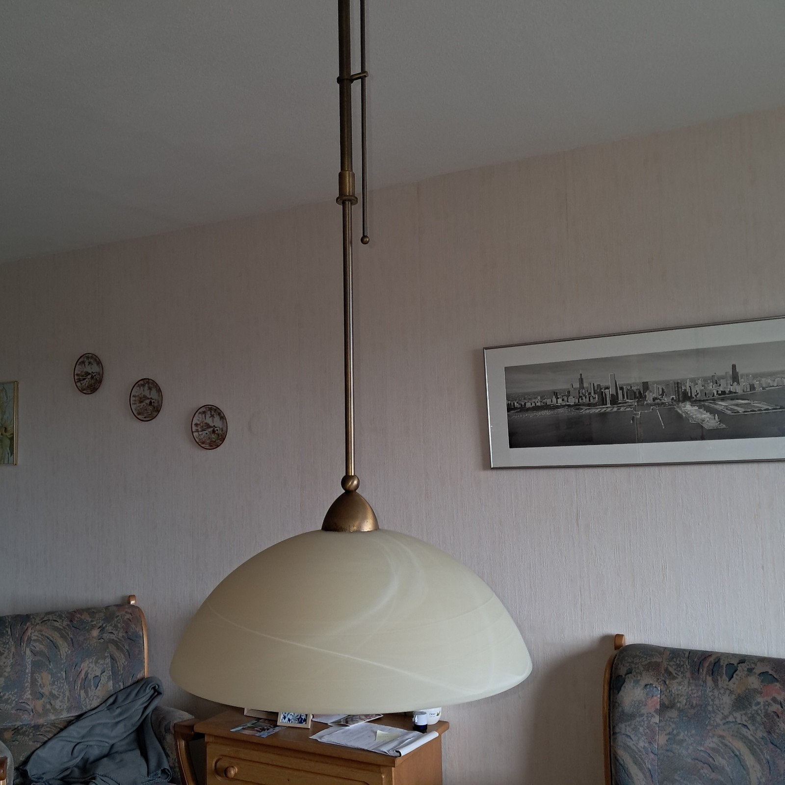 2 Stijlvolle hanglampen met glazen kap, Huis en Inrichting, Lampen | Hanglampen, Ophalen, Gebruikt, Glas, Klassiek, Tijdloos