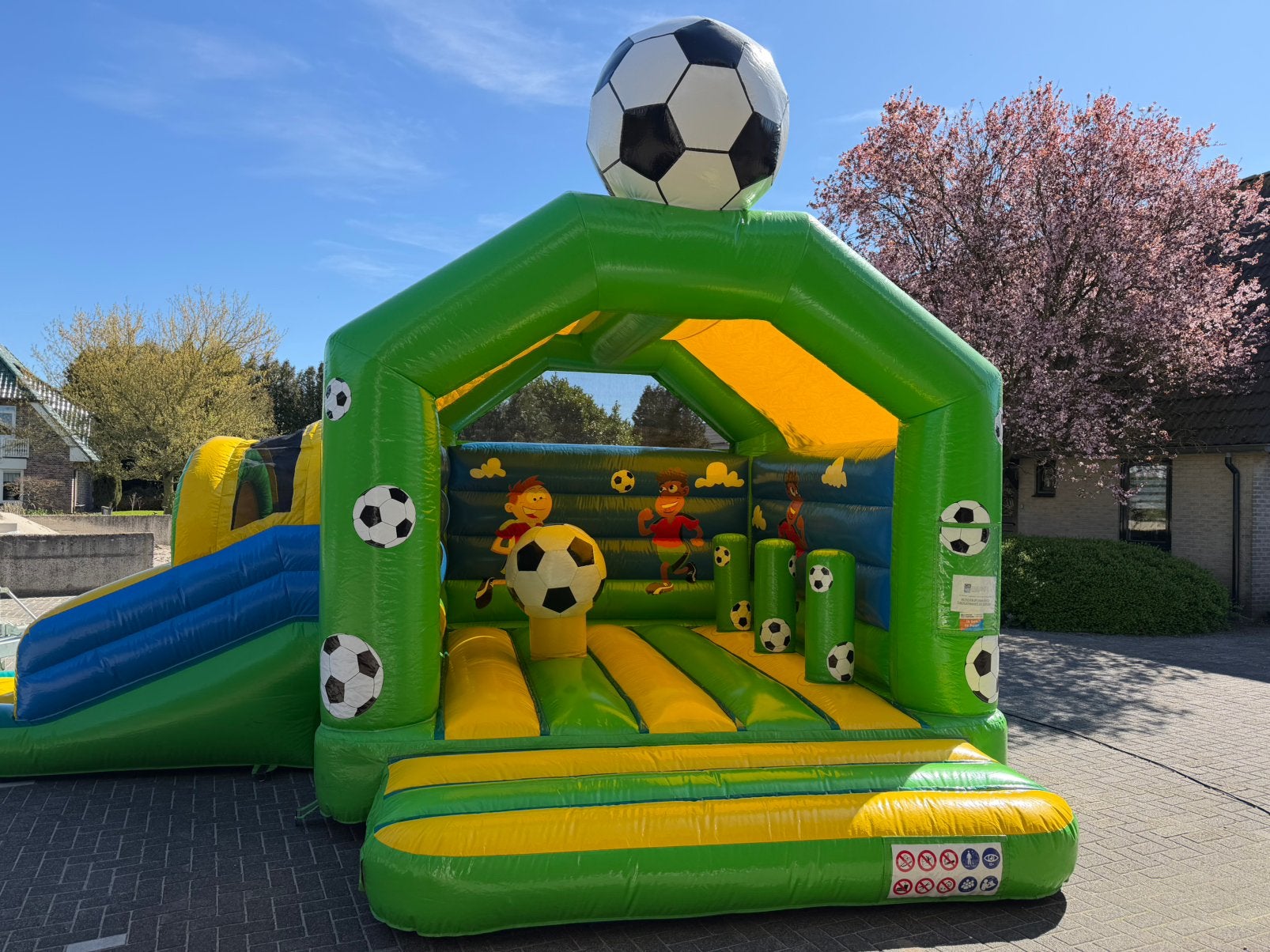 Springkussen huren (voetbal met glijbaan), Ophalen of Verzenden, Gebruikt, Overige