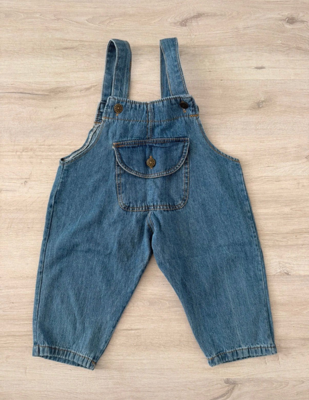 Denim baggy tuinbroek spijkerstof salopette nieuw 104-110, Kinderen en Baby's, Ophalen of Verzenden, Nieuw, Jongen of Meisje, Overige typen