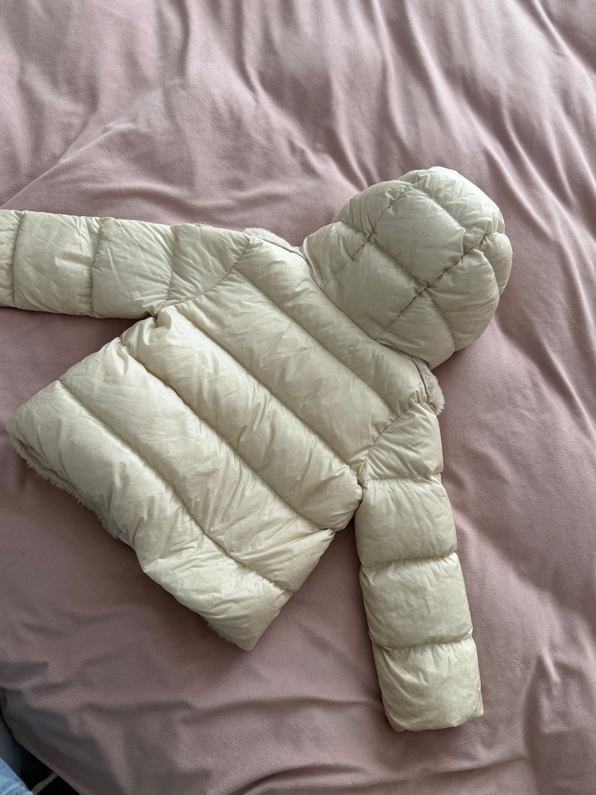 Moncler jasje voor baby/peuter - Crème/beige, Verzenden, Zo goed als nieuw, Jongen of Meisje