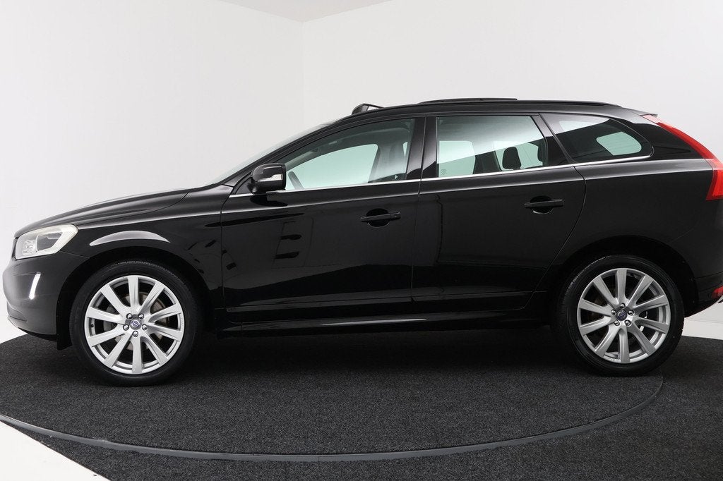 Volvo XC60 2.0 T6 Polar+ (PANORAMADAK, TREKHAAK, CAMERA, XEN, Auto's, Volvo, Stof, Gebruikt, 4 cilinders, Zwart