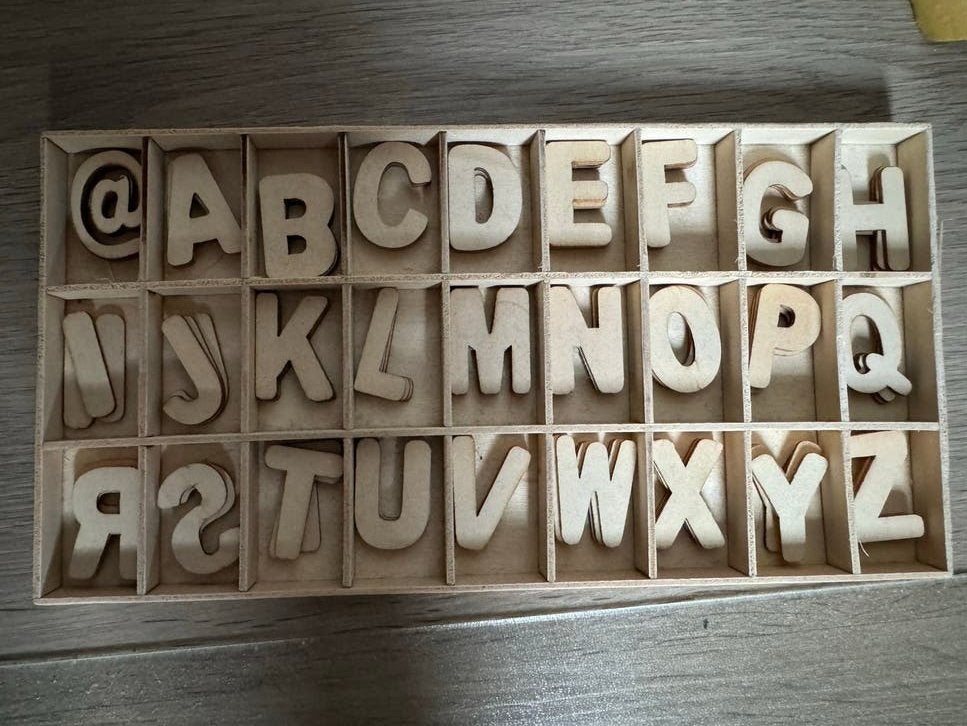 Houten letters, Beige, Zo goed als nieuw, Knutselmateriaal, Hout