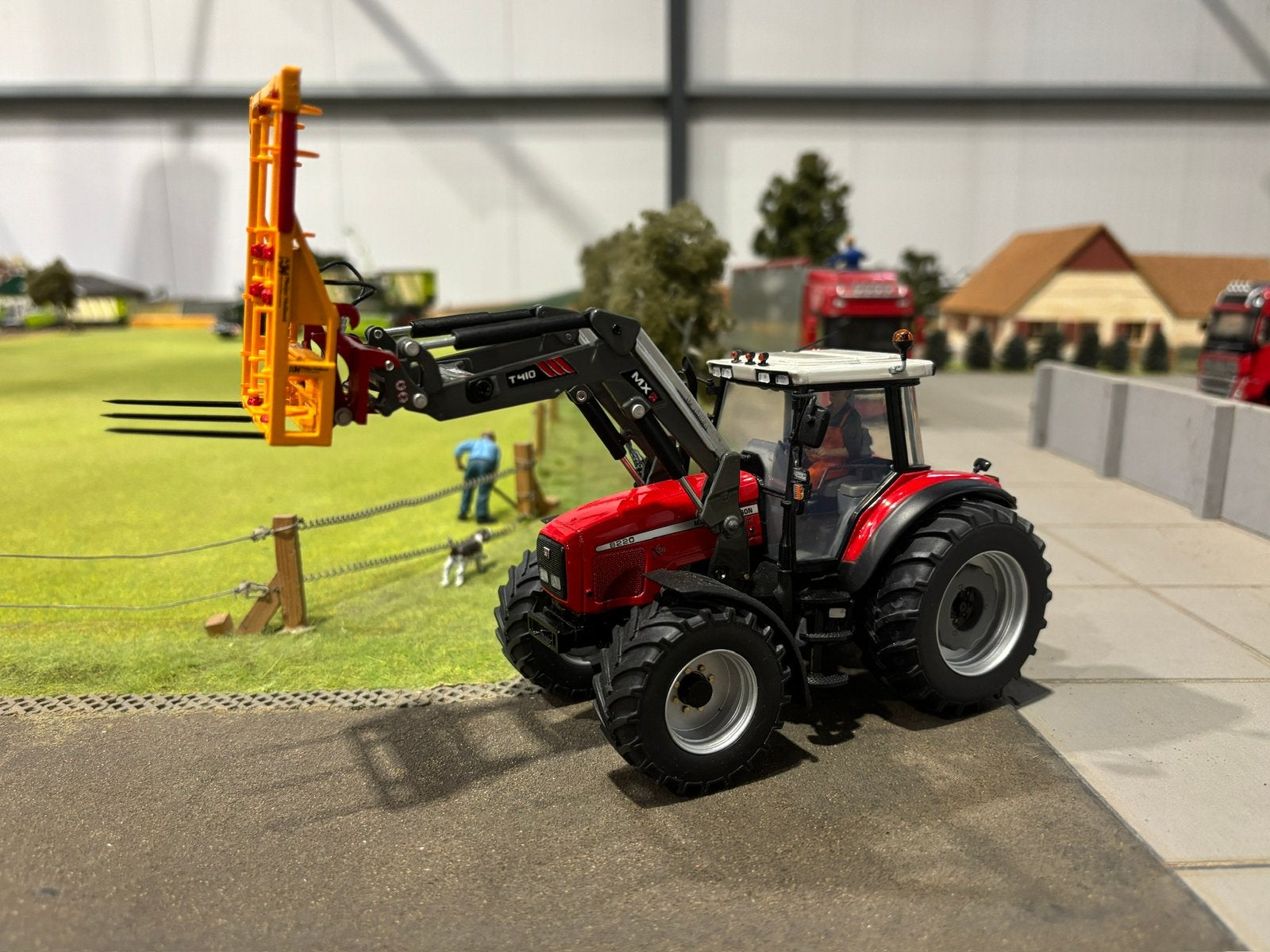 Massey Ferguson 8220 met MX voorlader, Ophalen of Verzenden, Zo goed als nieuw, Tractor of Landbouw