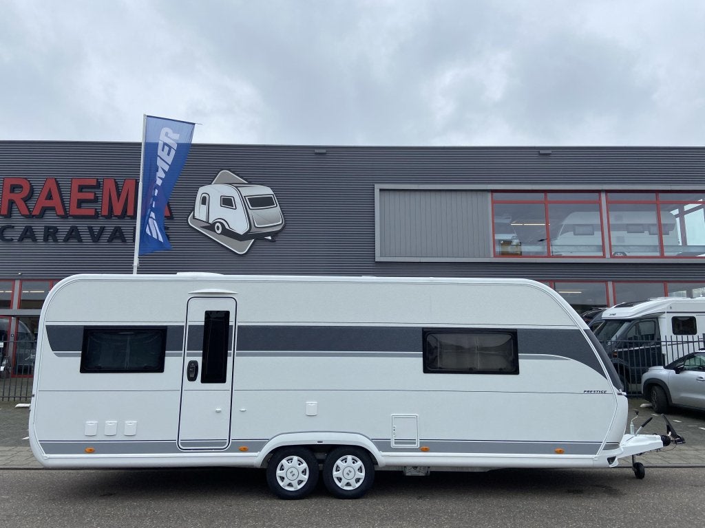 Hobby Prestige 650 UFF Queensbed, rondzit 2025, Caravans en Kamperen, Rondzit, 7 tot 8 meter, Bedrijf, Overige typen