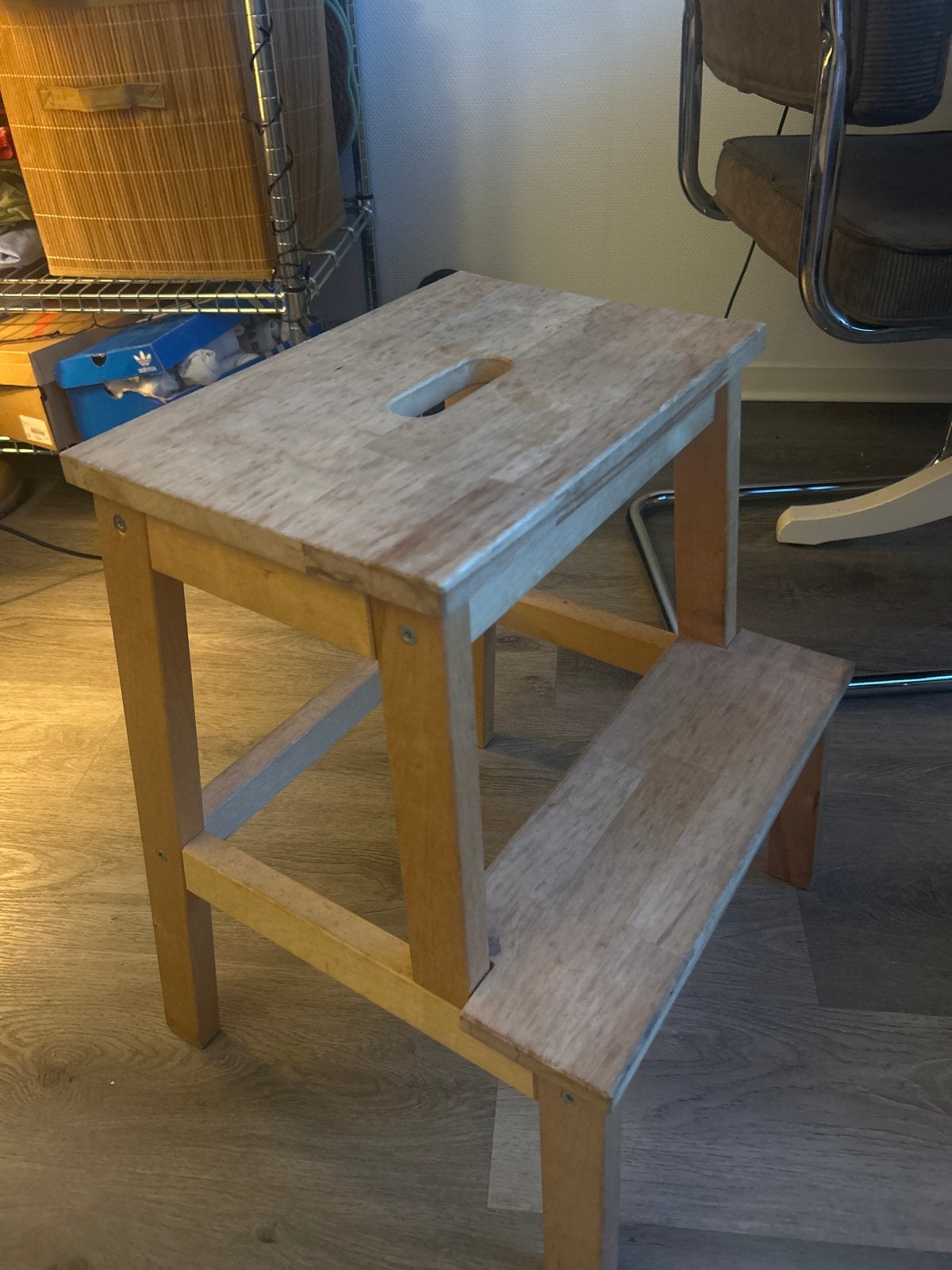 Houten krukje/opstapje - Gebruikt, maar nog prima, Huis en Inrichting, Krukjes, Ophalen, Gebruikt, Hout