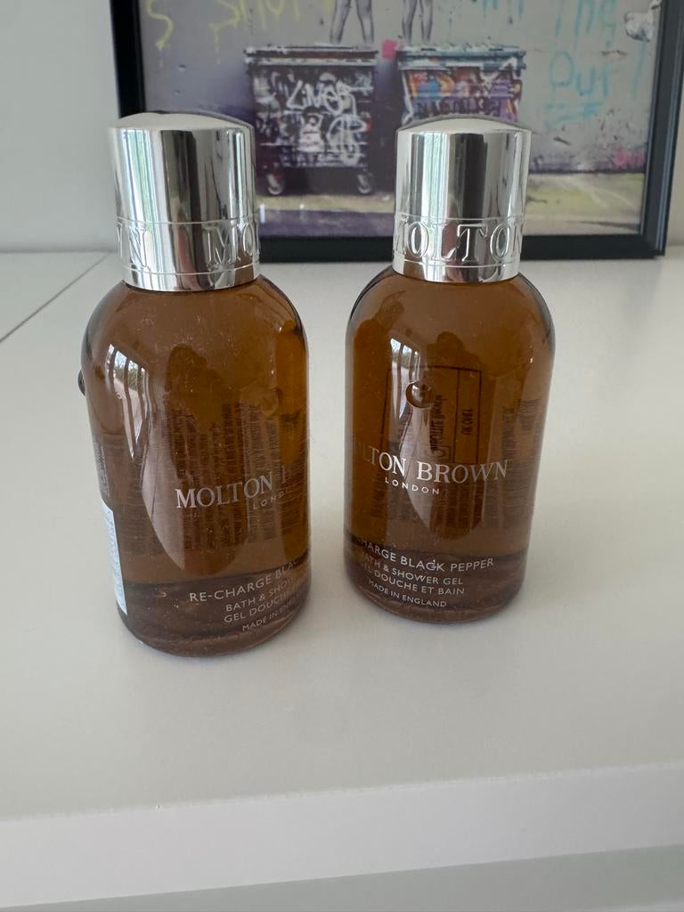 2x Molton Brown Re-charge Black Pepper Bath & Shower Gel, Sieraden, Tassen en Uiterlijk, Uiterlijk | Lichaamsverzorging, Ophalen of Verzenden