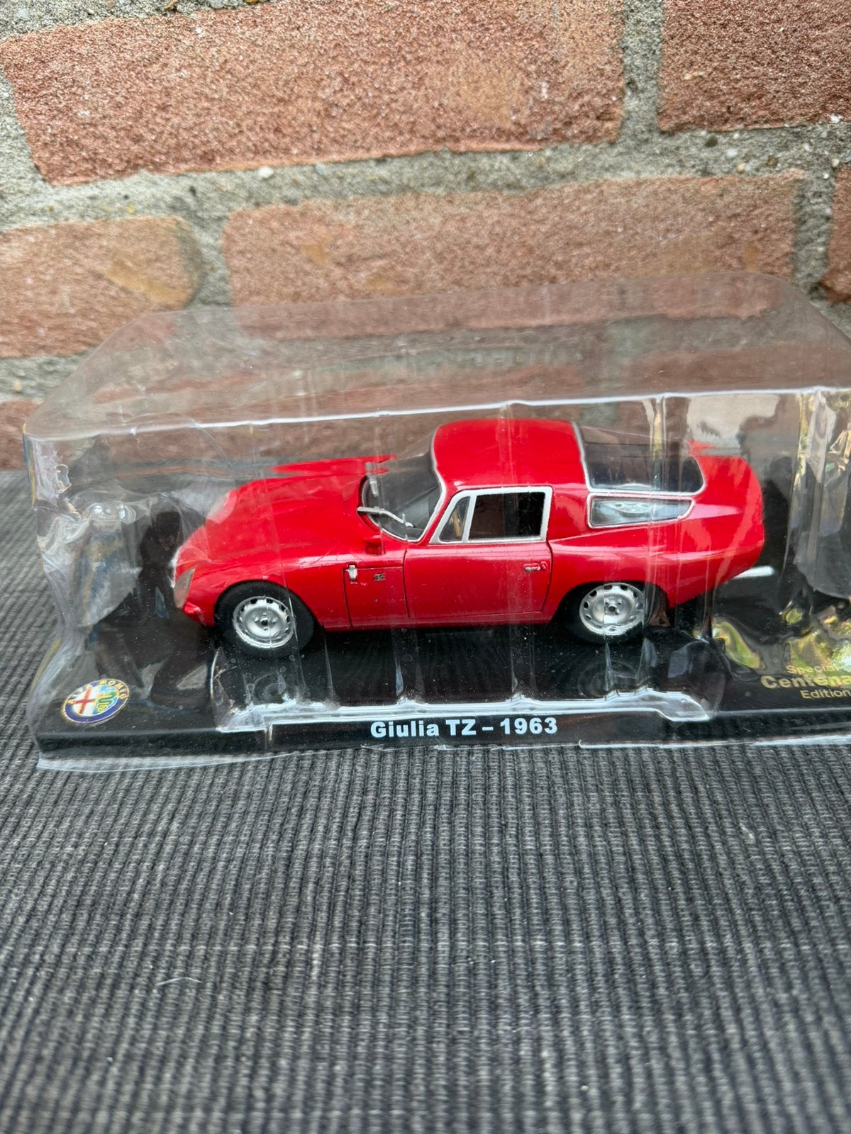 1:24 Alfa Romeo Giulia TZ ……… 30,-, Ophalen of Verzenden, Zo goed als nieuw, Overige merken