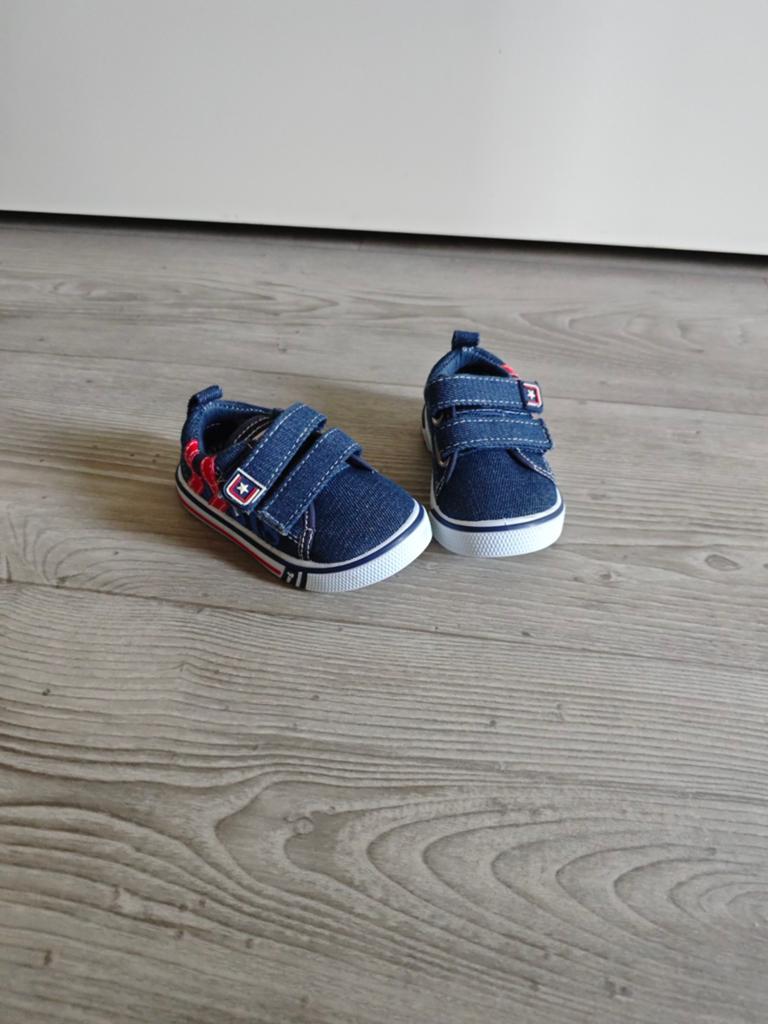 Nieuwe leuke blauwe babyschoentjes met klittenband maat 20, Jongen of Meisje, Schoenen, Nieuw, Ophalen of Verzenden