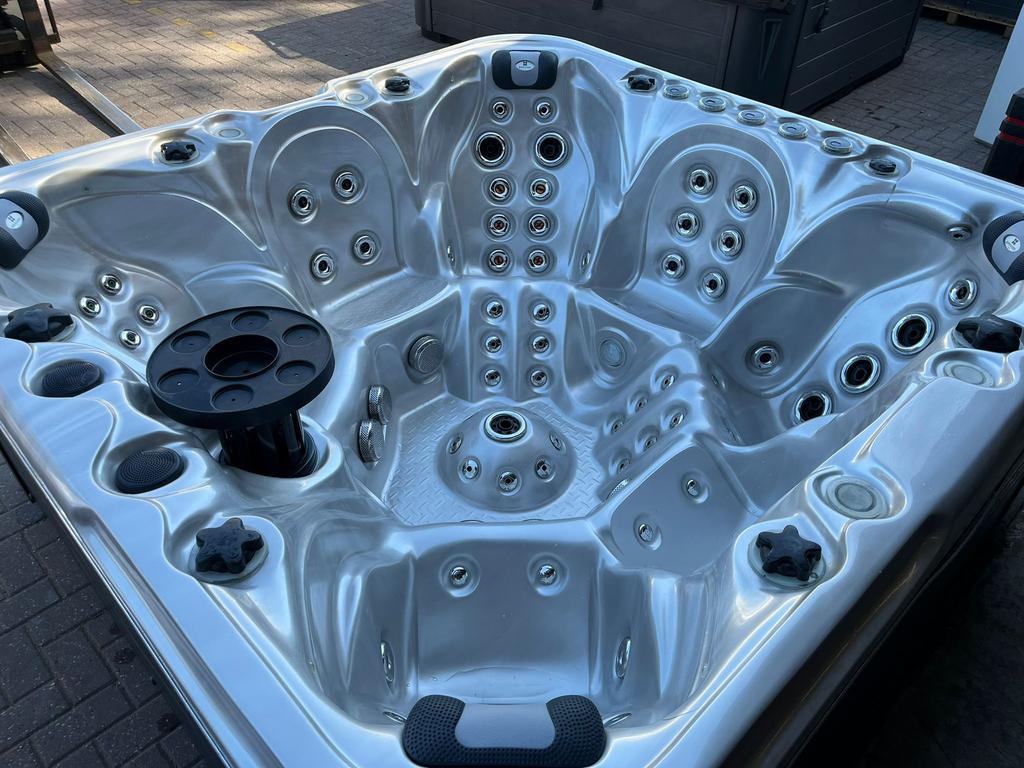 Exclusieve 7 persoons Spa Excite incl. Garantie & Plaatsing, Ophalen, Zo goed als nieuw