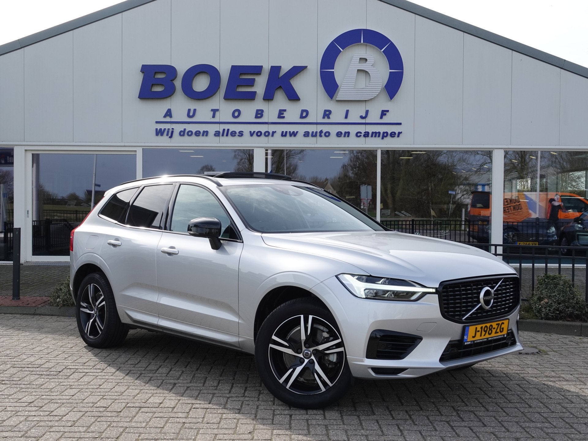 Volvo XC60 2.0 Recharge T6 AWD R-Design PANO | SPORTST. | ME, Auto's, Automaat, Gebruikt, Euro 6, 138 €/maand
