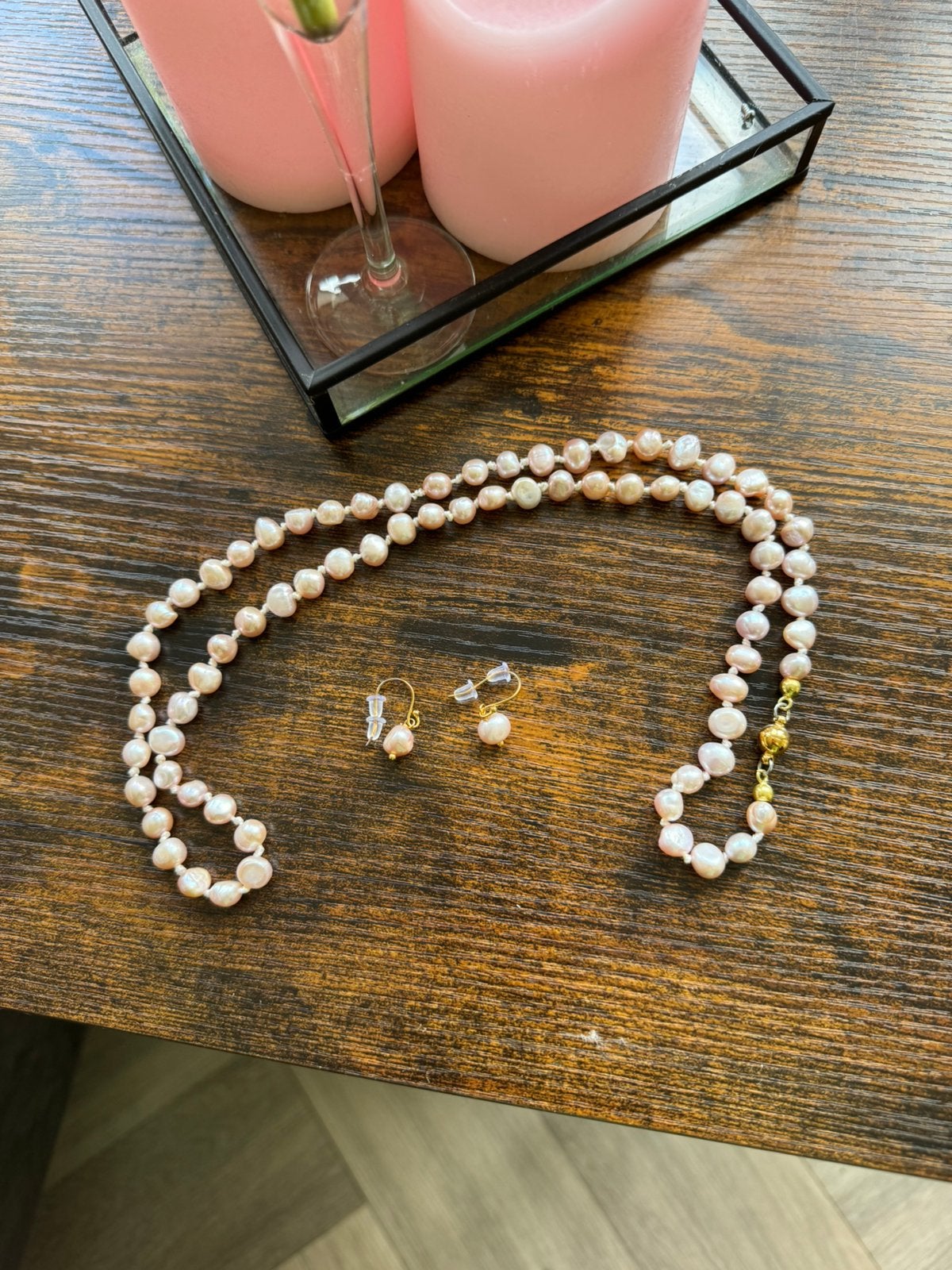 Roze parelketting 70 cm met bijpassende oorbellen, Ophalen of Verzenden, Nieuw, Roze, Overige materialen
