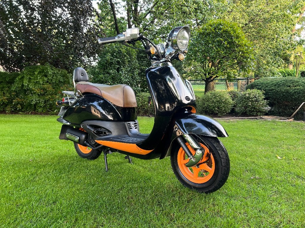 Jinlun JL125T Retro motorscooter. 125cc 4 takt motorscooter., 125 cc, 11 kW of minder, Automaat, 1 cilinder