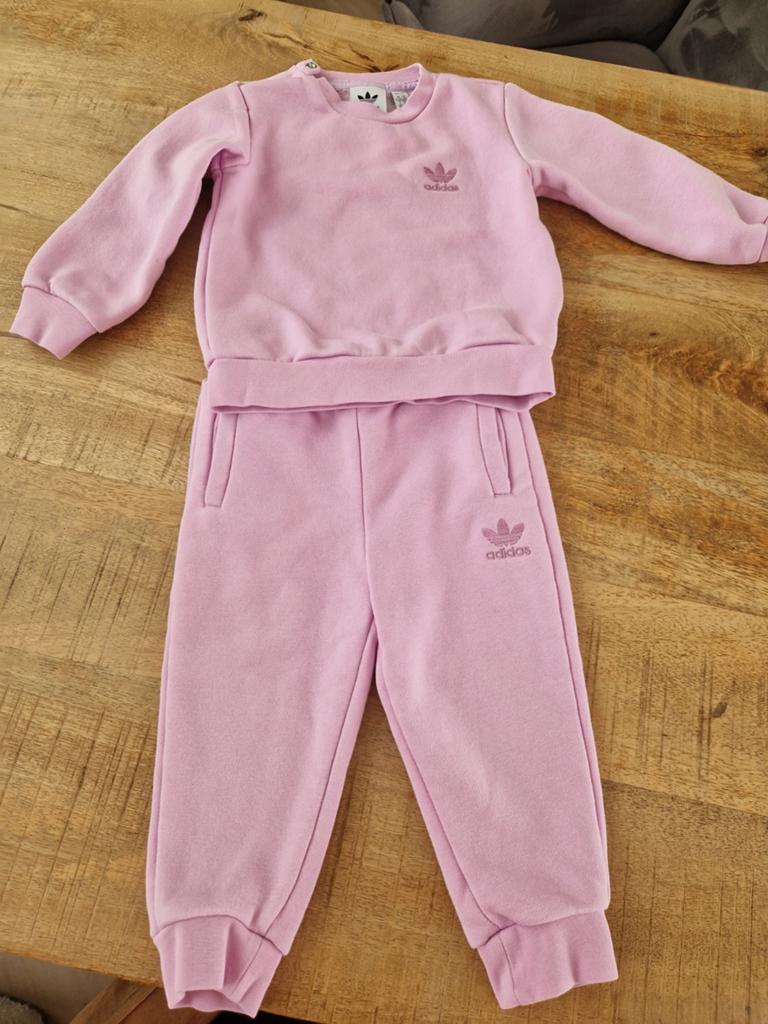 Adidas Joggingpak Lila Maat 86 (12-18 maanden), Ophalen of Verzenden, Gebruikt, Adidas, Meisje
