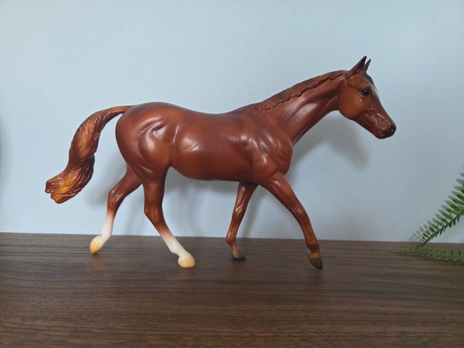 Breyer Classic (1:12) Coppery Chestnut Thoroughbred | Nr.957, Ophalen of Verzenden, Zo goed als nieuw, Paard, Beeldje of Figuurtje