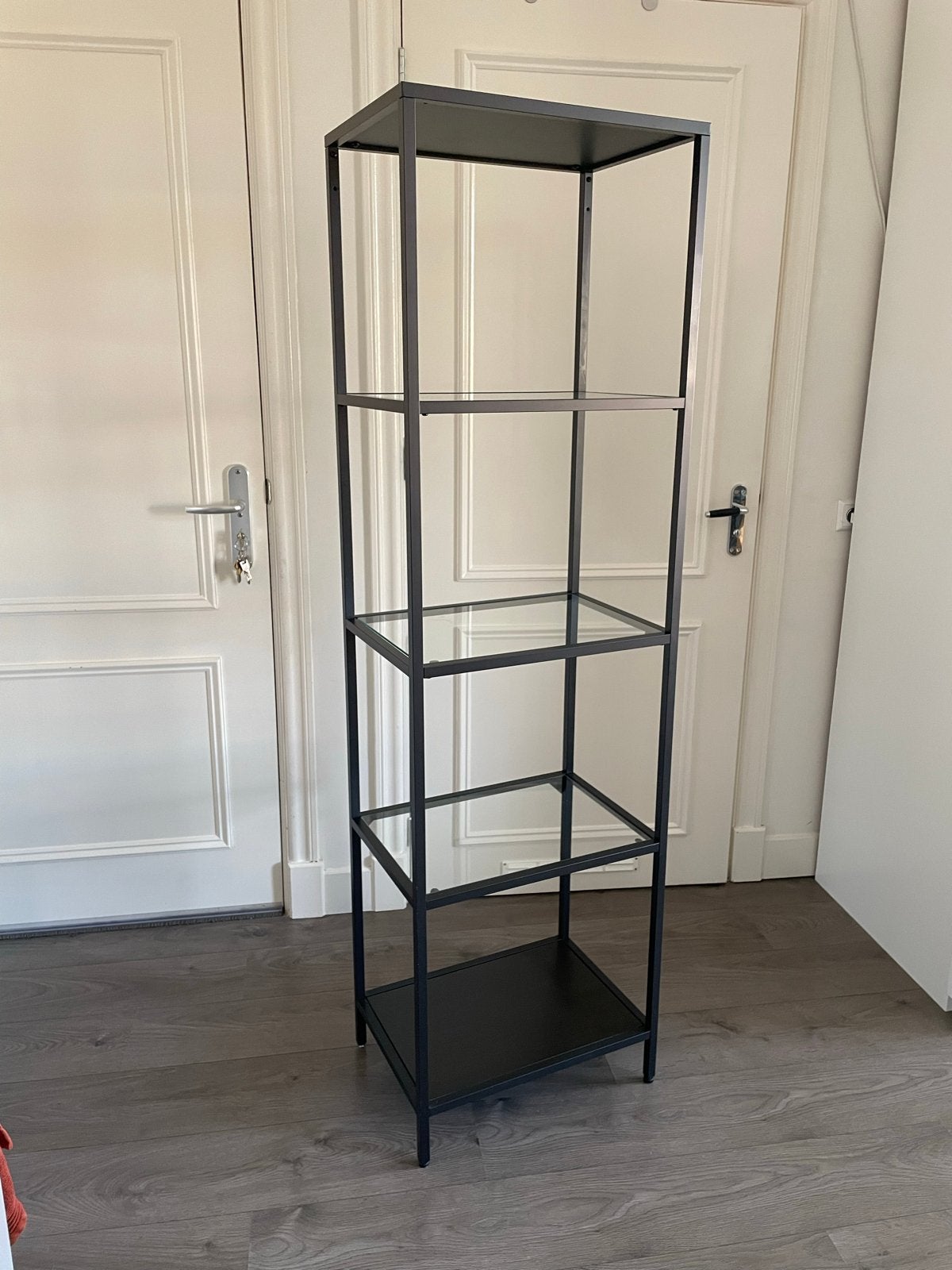 IKEA VITTSJÖ Stellingkast Zwart met Glazen Planken, Ophalen, Zo goed als nieuw
