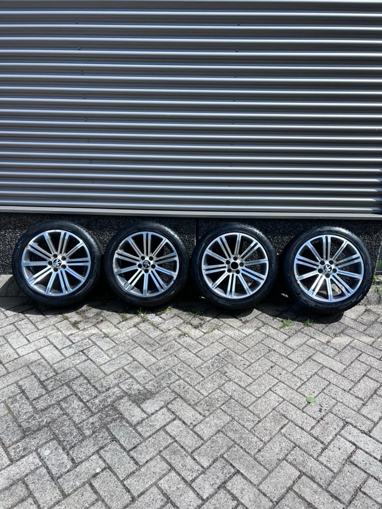 Banden velgen peugeot 235 / 45 / 18, Auto-onderdelen, Banden en Velgen, 18 inch, Gebruikt, Banden en Velgen, Info@quick-master.nl