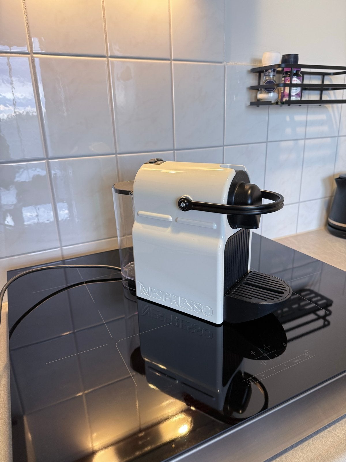 Nespresso Inissia XN1001 Koffiemachine Wit - Zeer weinig geb, Ophalen, Koffiemachine, Zo goed als nieuw, 1 kopje