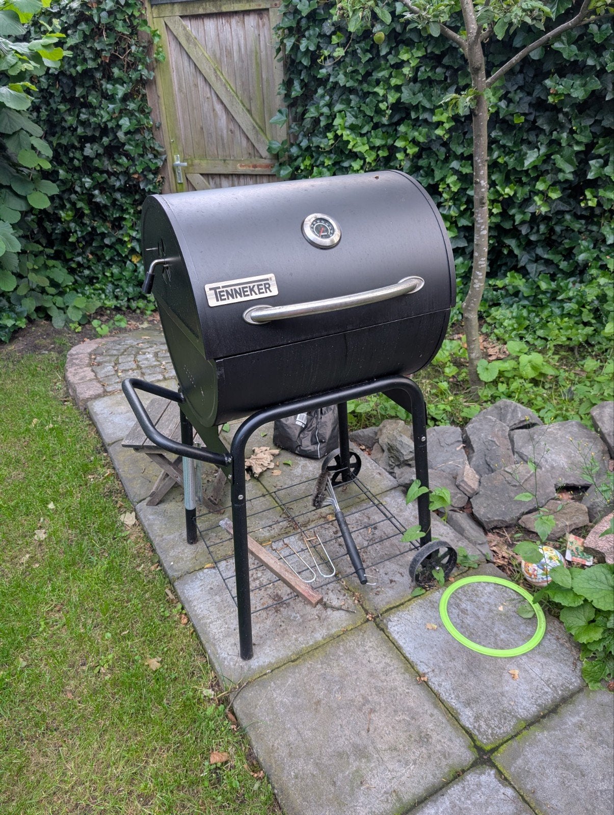 Tenneker Houtskool BBQ op verrijdbaar onderstel, Ophalen, Zo goed als nieuw, Tenneker