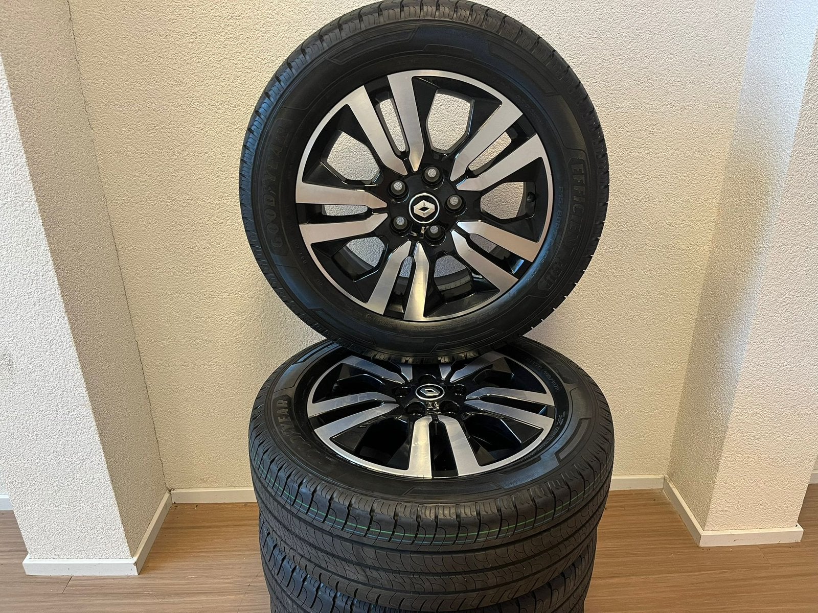 17" Nieuwe Originele Renault Trafic Goodyear Zomerset, Ophalen, 215 mm, Nieuw, 17 inch