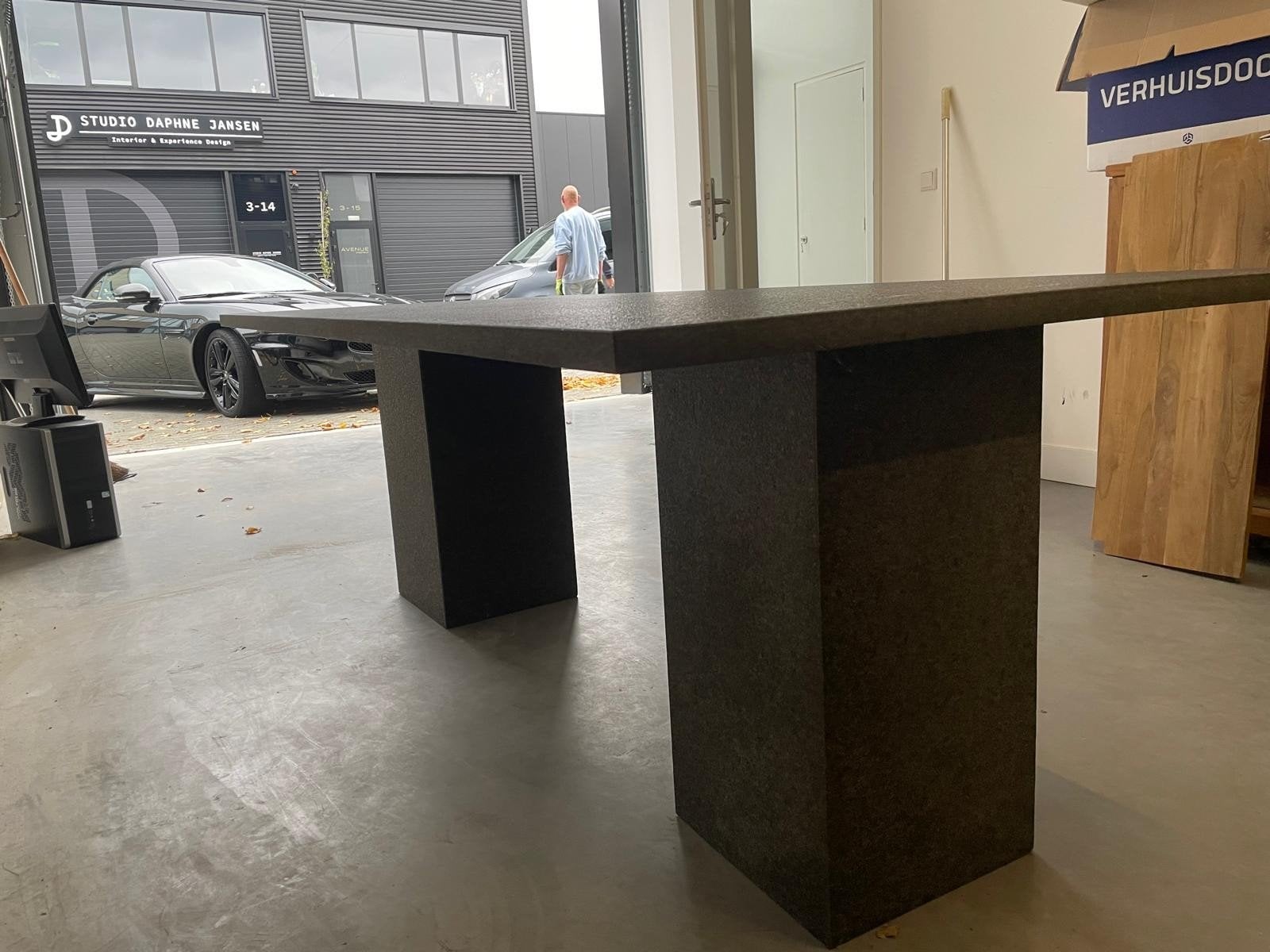 Robuuste granieten eettafel - Modern en duurzaam, Ophalen of Verzenden, Gebruikt, Rechthoekig
