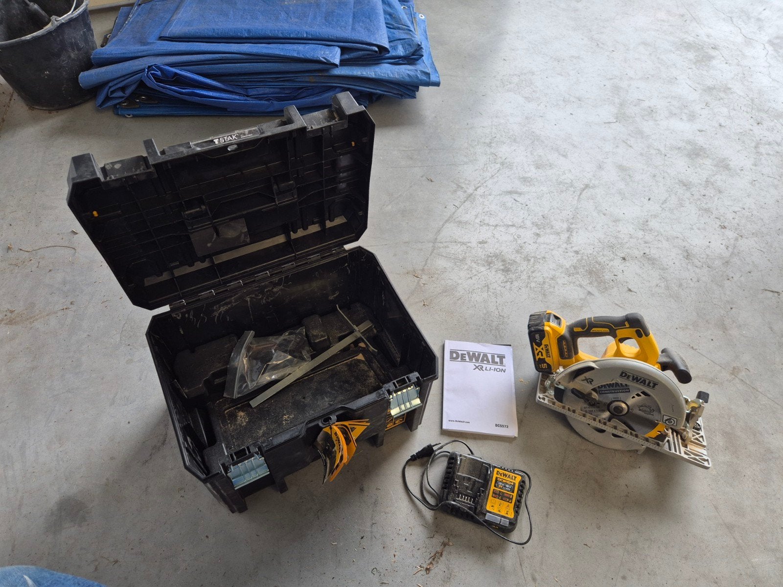 DeWalt DCS572NT Cirkelzaag met 5Ah accu en lader - Z.G.A.N.