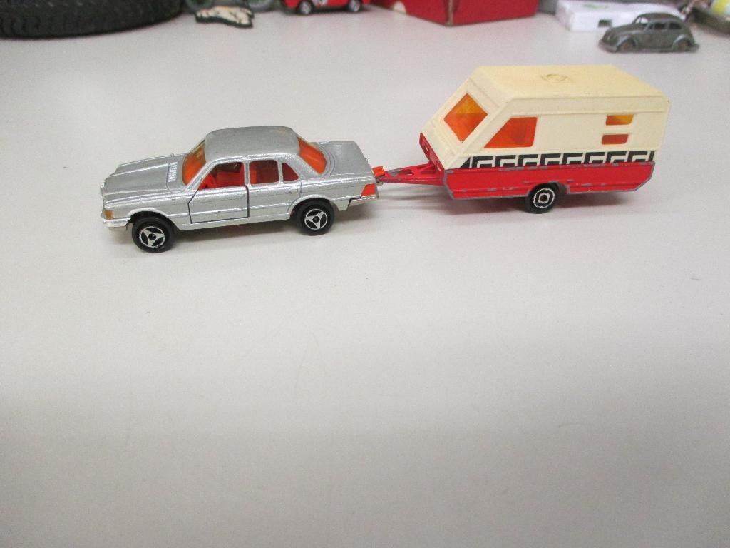 Mercedes Benz 450 modelauto met caravan, Ophalen, Zo goed als nieuw, Auto, Majorette