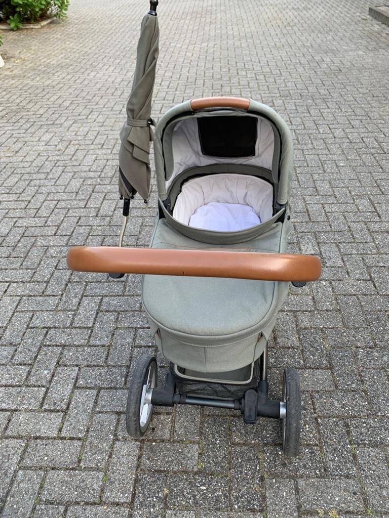Mutsy combi kinderwagen, Ophalen, Zo goed als nieuw, Combiwagen, Met reiswieg