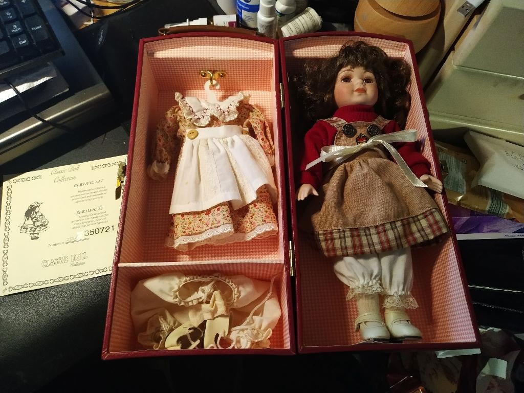Classic Doll Collection porseleinen poppen, Verzamelen, Ophalen of Verzenden, Zo goed als nieuw, Pop