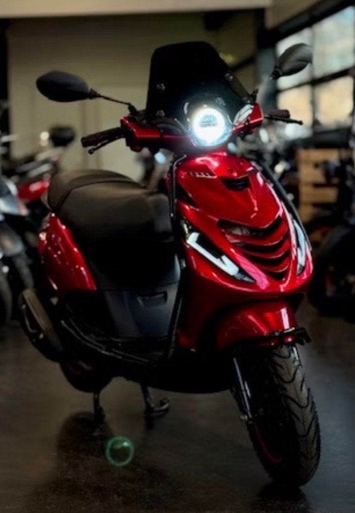 GEZOCHT:PIAGGIO ZIP SCOOTERS–GEBRUIKT OF DEFECT, Fietsen en Brommers, Scooters | Piaggio, Ophalen, Gebruikt, Maximaal 45 km/u