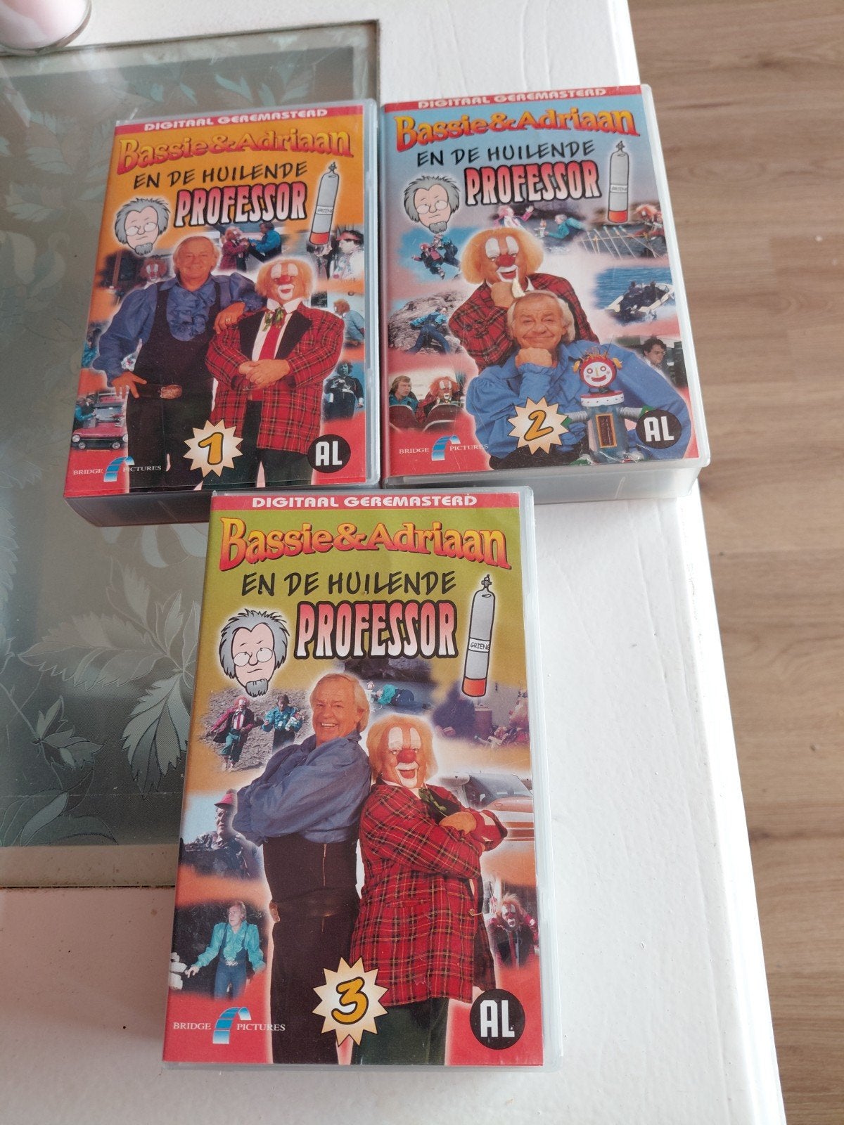 Bassie & Adriaan - De Huilende Professor | Complete VHS Set, Cd's en Dvd's, Ophalen of Verzenden, Gebruikt, Kinderprogramma of -film