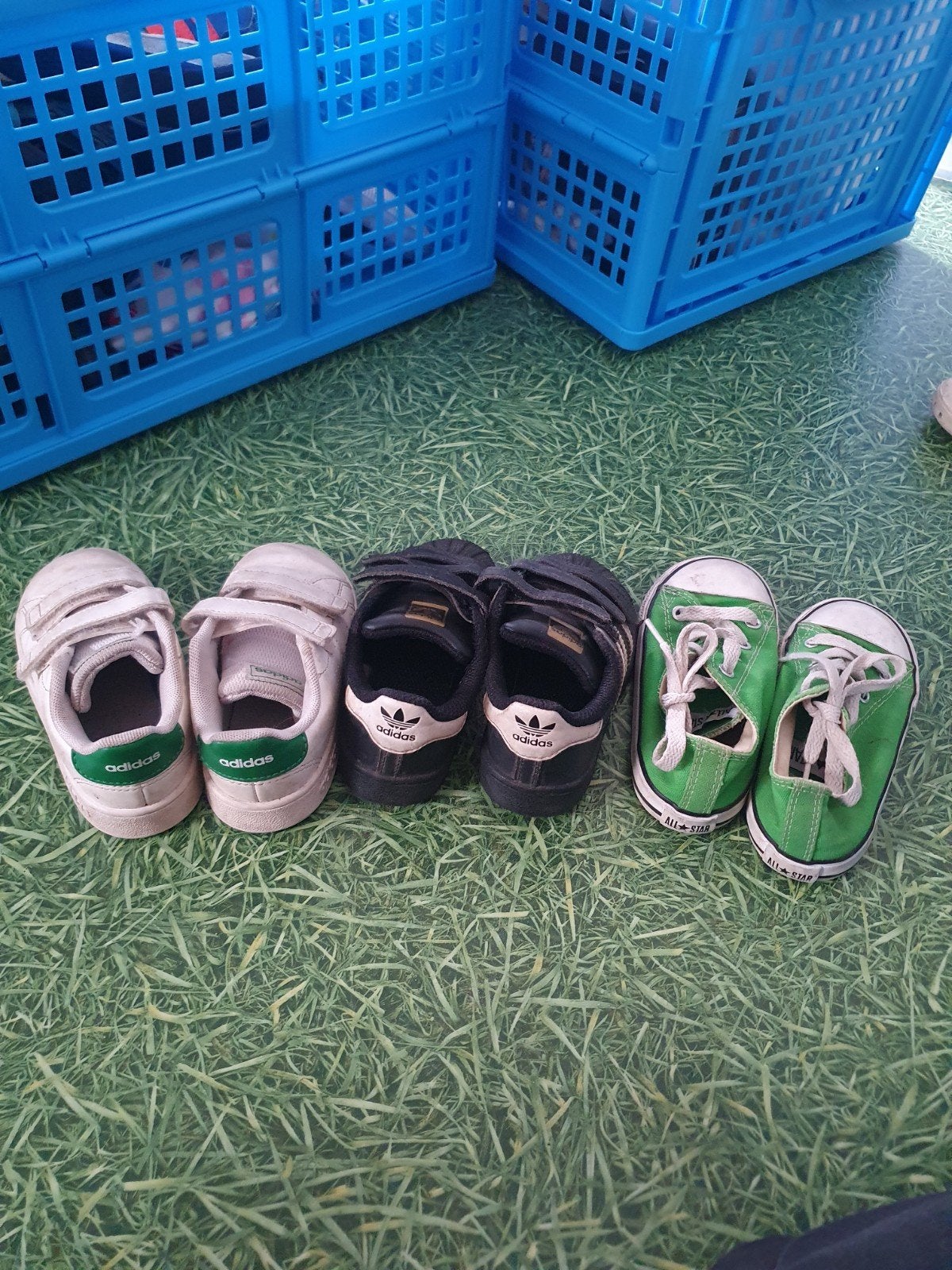 Partij kinderschoenen: Adidas en Converse, maat 24, Gebruikt, Jongen of Meisje, Schoenen, Ophalen of Verzenden