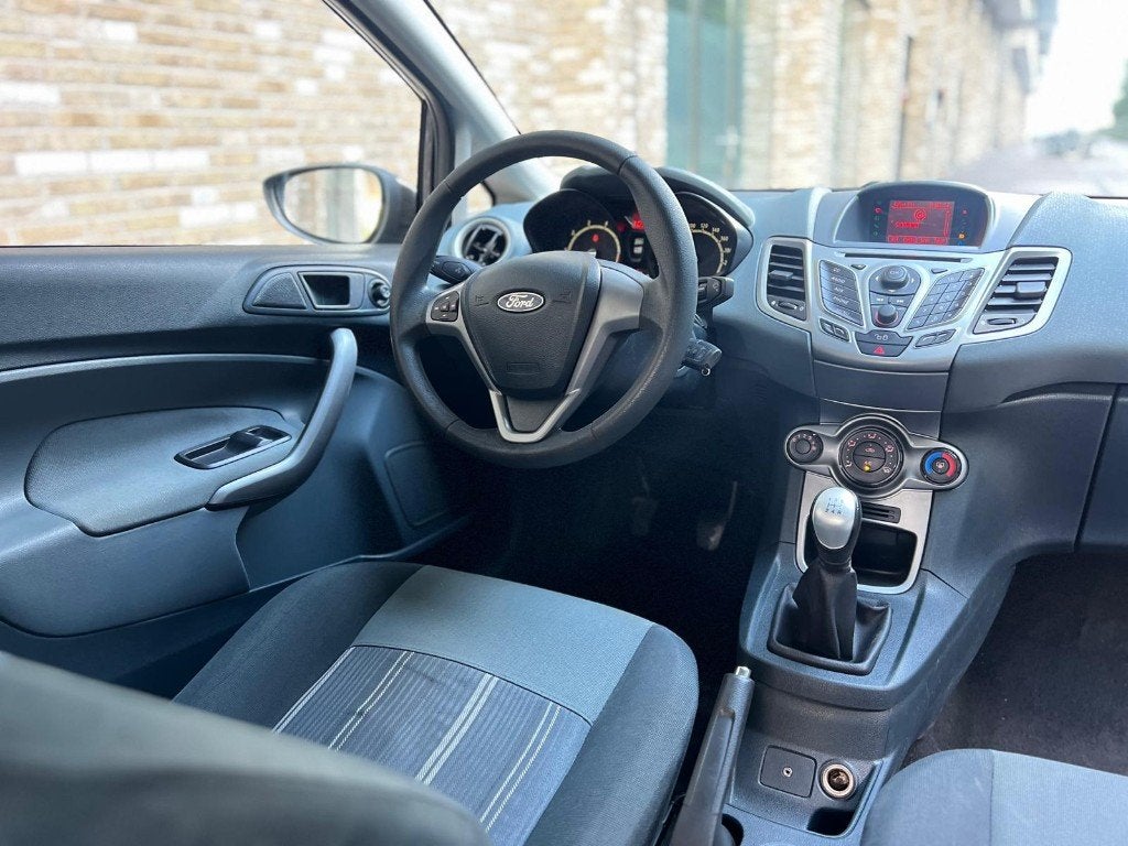 Ford Fiësta 1.25 60KW 3DR 2010 Zwart Metalic Nieuw/AC/NW APK, Voorwielaandrijving, Euro 5, 600 kg, Zwart
