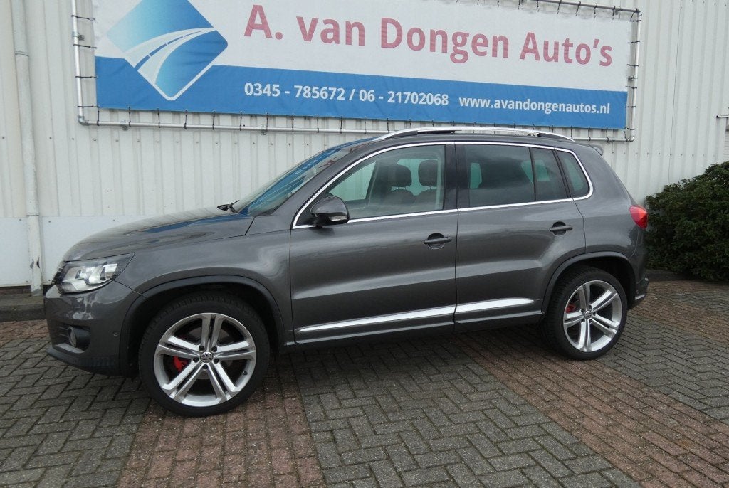 Volkswagen TIGUAN 2.0 TSI R-Line 4MOTION Automaat,Pano,Camer, Automaat, Euro 5, Gebruikt, 4 cilinders