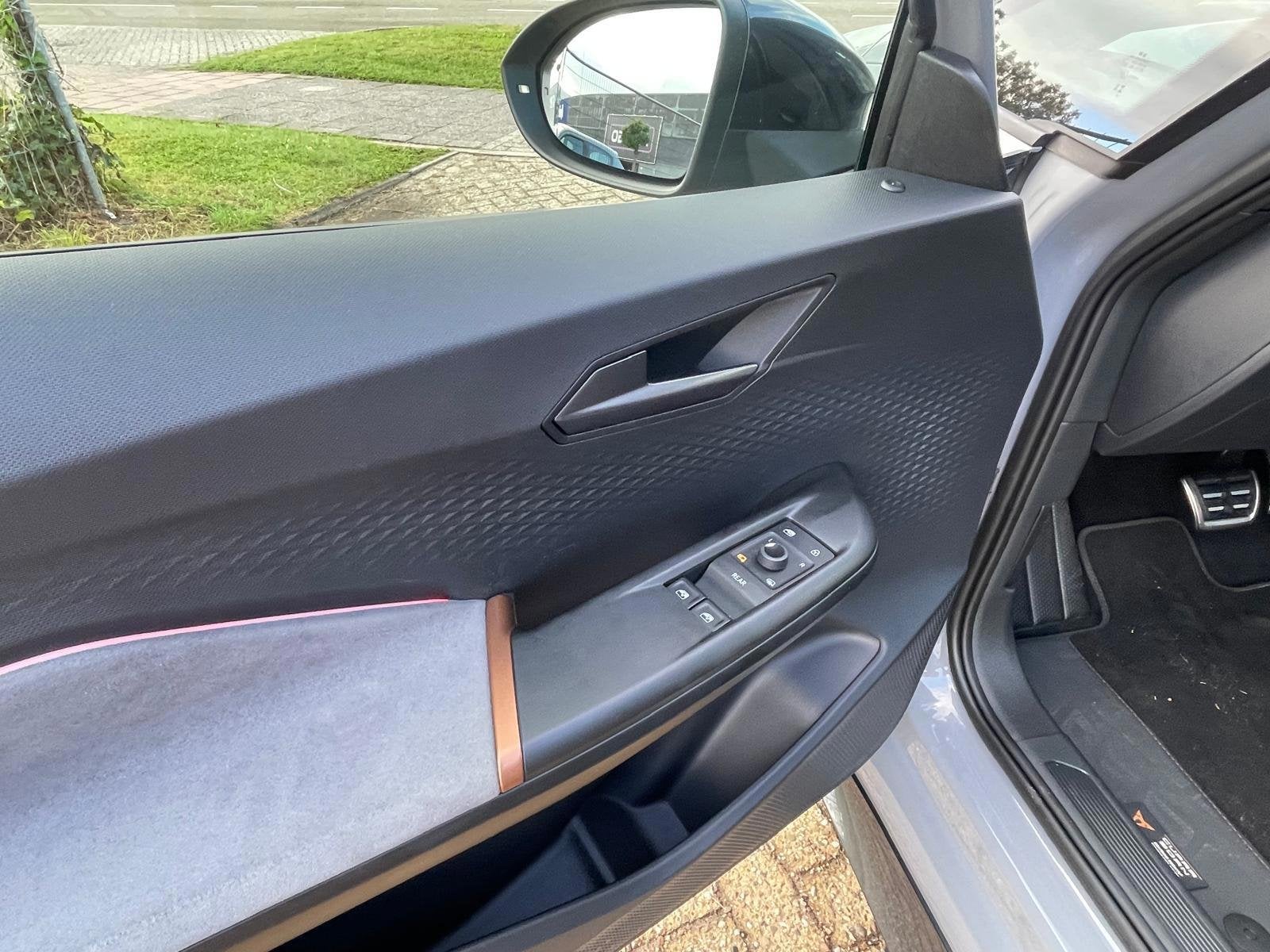 Cupra Born Business 62 kWh, NIEUWSTAAT, CARPLAY/ANDROID-AUTO, Auto's, Gebruikt, Zwart, 375 min, 1728 kg