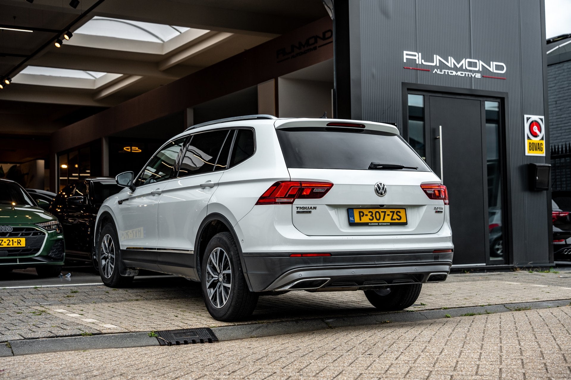 Volkswagen Tiguan 2.0 TDI 4Motion Highline Business R|Pano|D, Auto's, Automaat, Dealer onderhouden, Gebruikt, 150 pk
