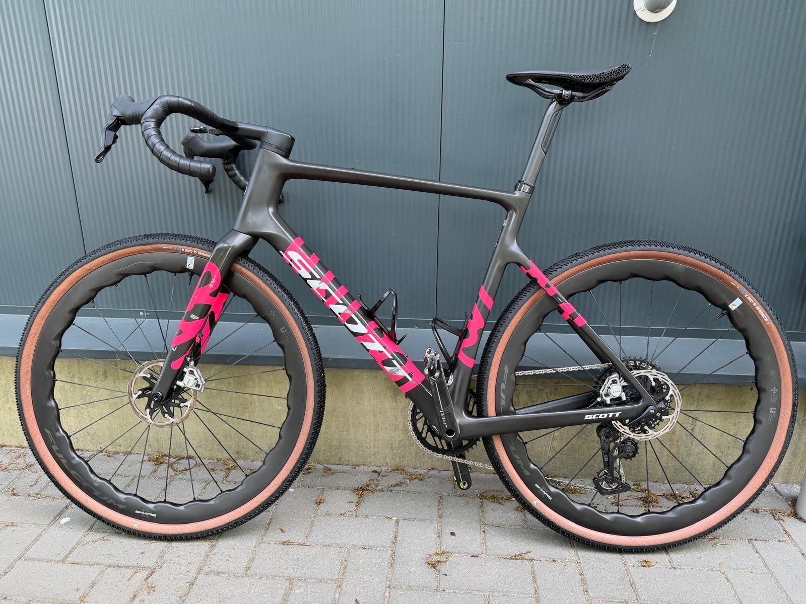 Scott Gravel Addict RC 2026 SRAM RED 1x13 - Zo goed als nieu, Fietsen en Brommers, Overige merken, Carbon, 10 tot 15 versnellingen