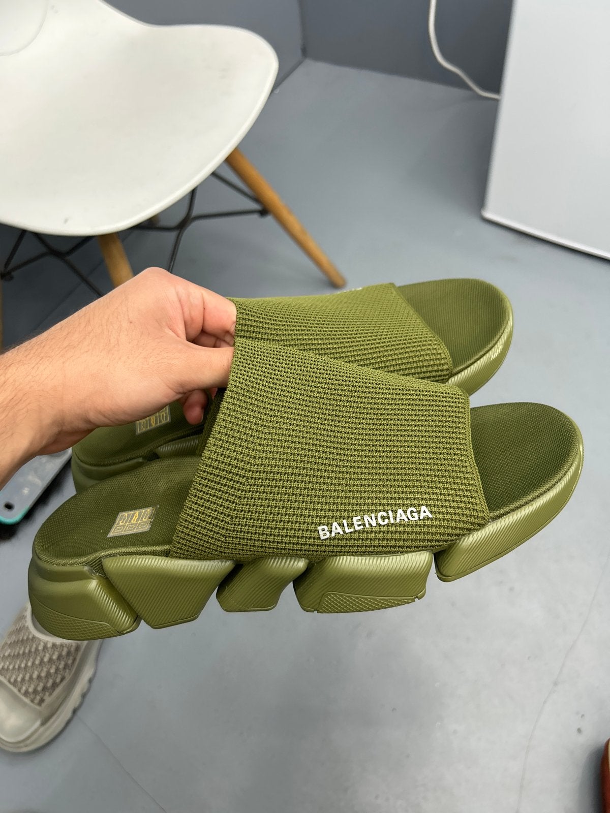 Balenciaga Slippers Groen maat 44 en 43- Zo goed als nieuw, Ophalen of Verzenden, Zo goed als nieuw, Groen, Slippers