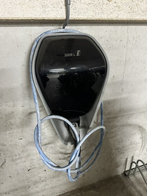 BMW1 series wallbox electric charger, Ophalen, Laadpaal